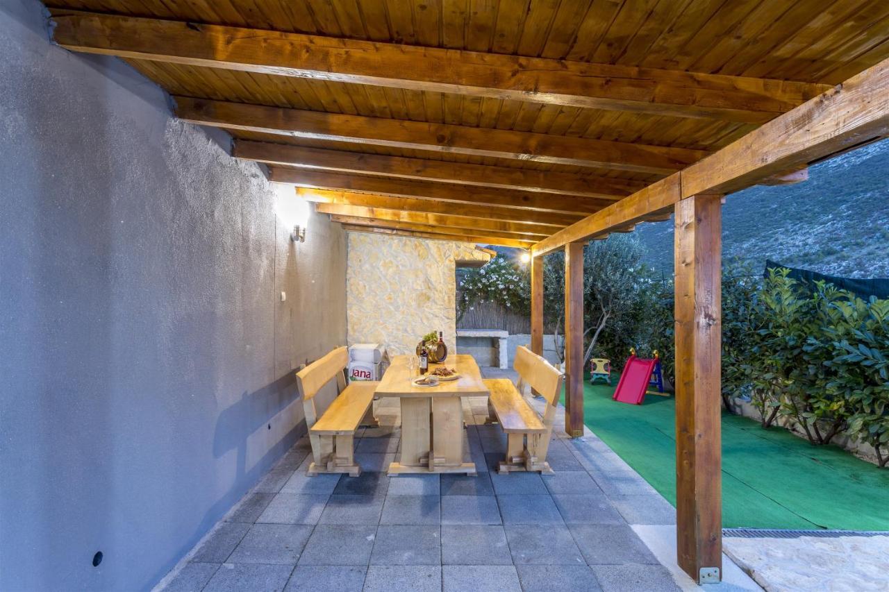 Holiday Home Dijamant Kučiće Exteriér fotografie