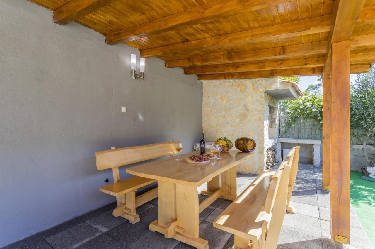 Holiday Home Dijamant Kučiće Exteriér fotografie