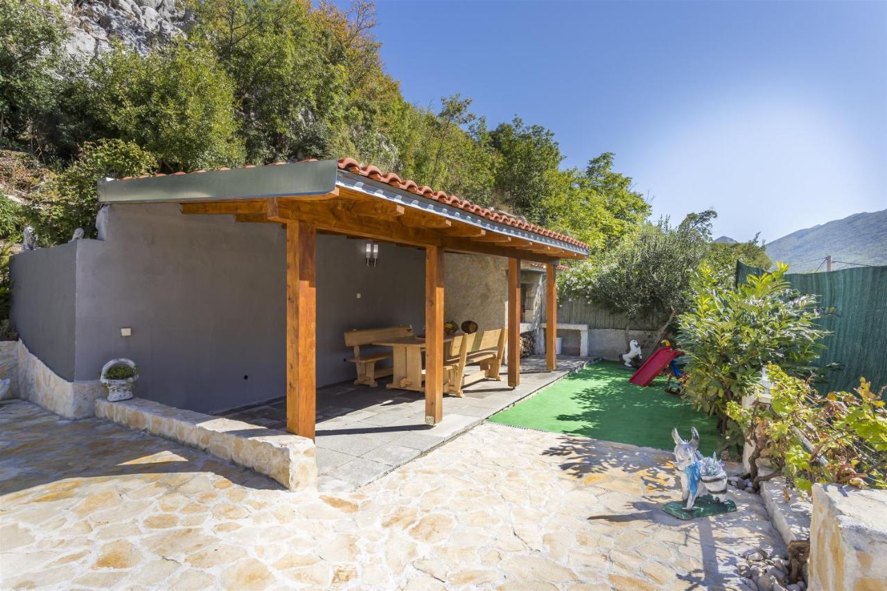 Holiday Home Dijamant Kučiće Exteriér fotografie
